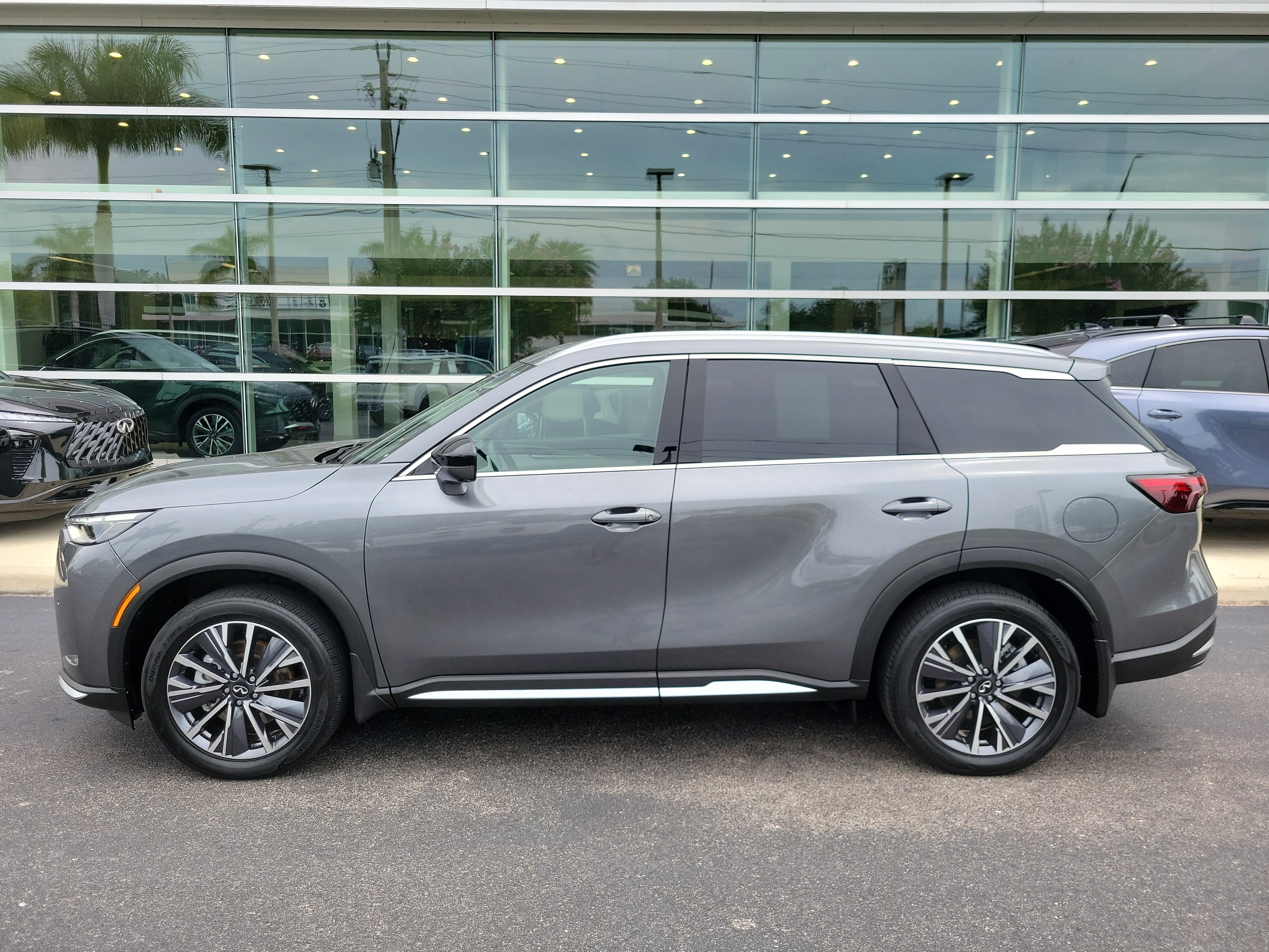 Certified 2026 INFINITI QX60 Luxe w/ Cargo Package FWD image 7