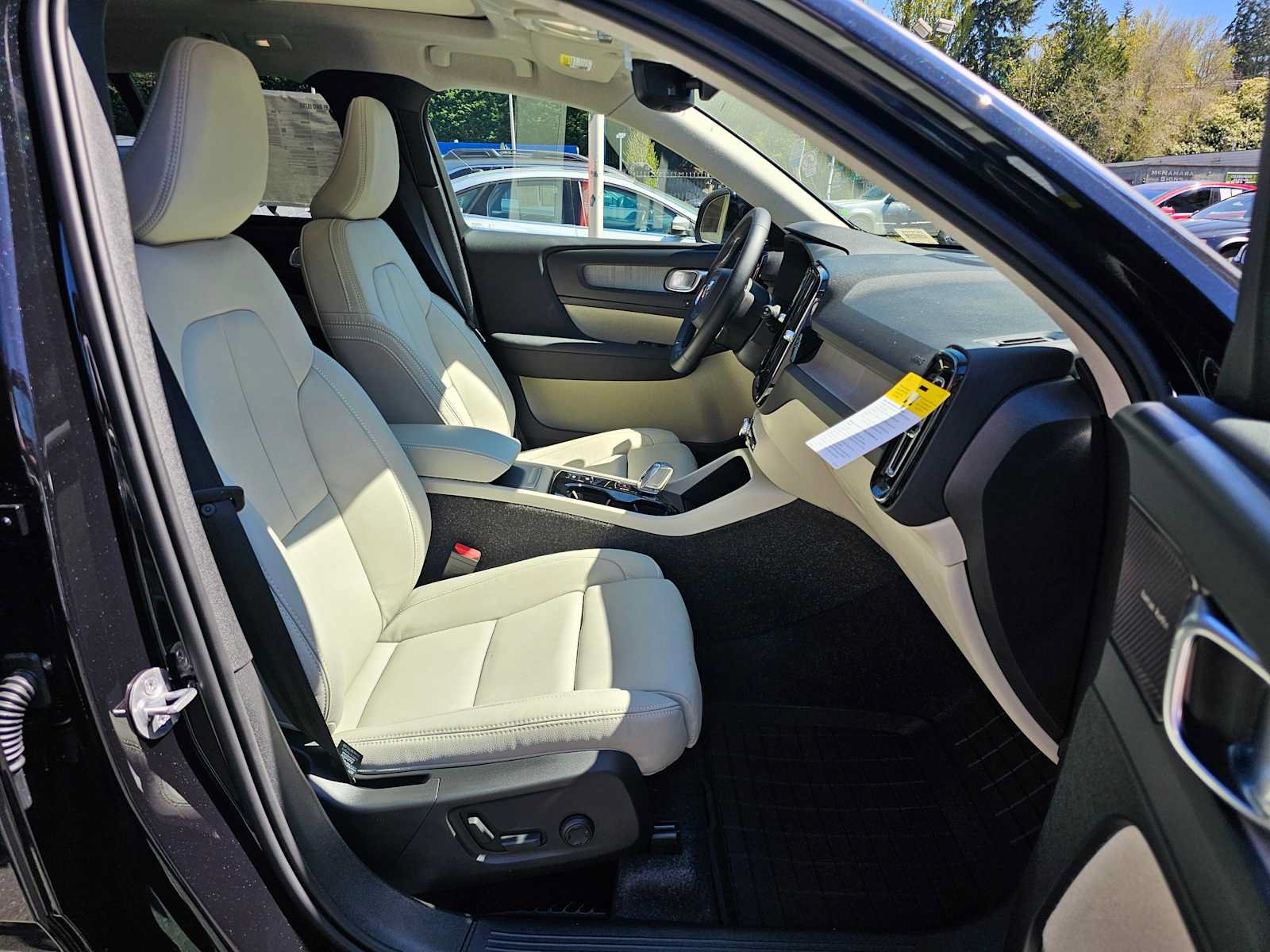 New 2025 Volvo XC40 B5 Ultra w/ Climate Package AWD/4WD image 10