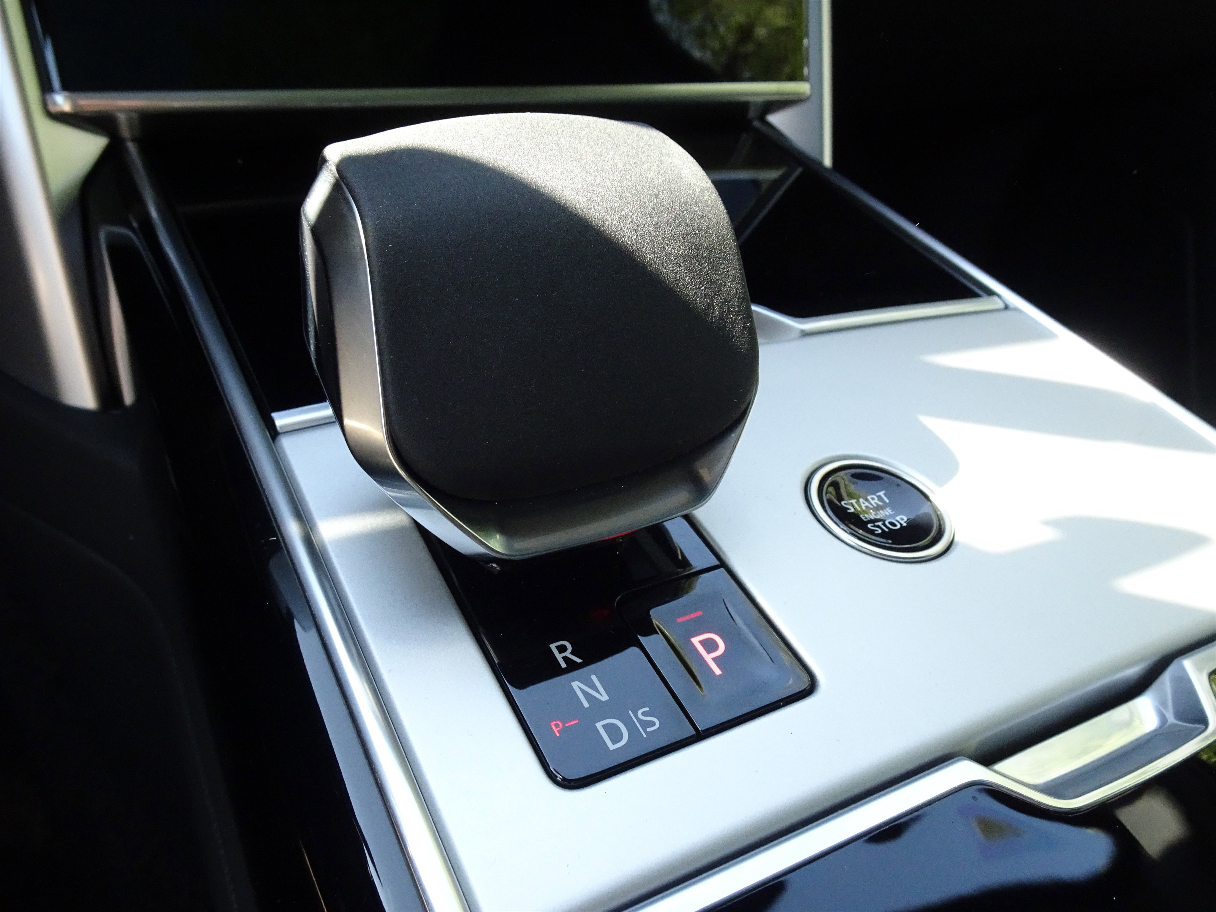 New 2025 Land Rover Range Rover SE image 22