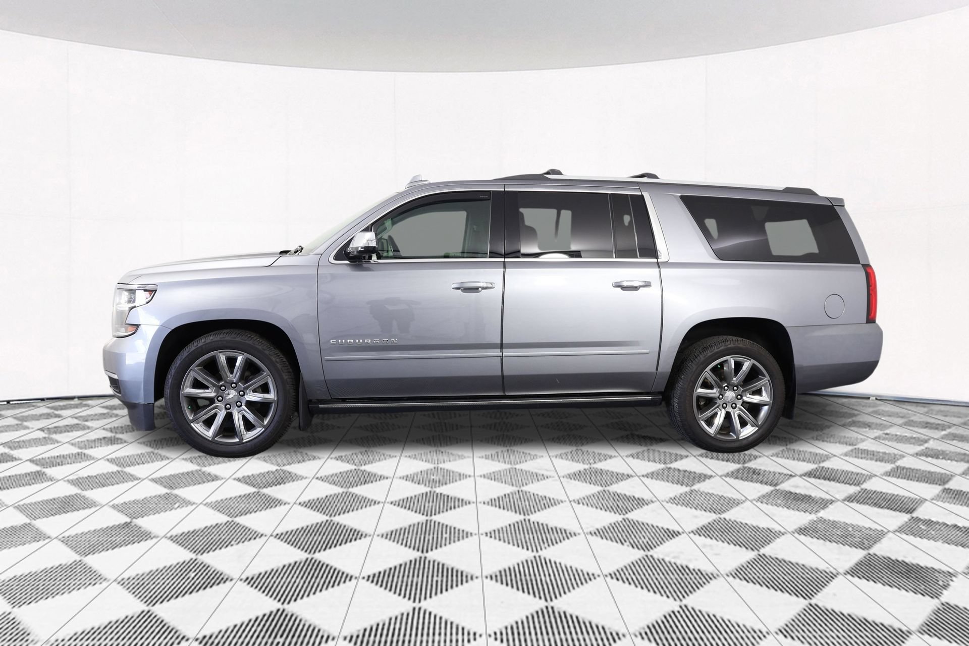 Used 2018 Chevrolet Suburban Premier AWD/4WD image 44