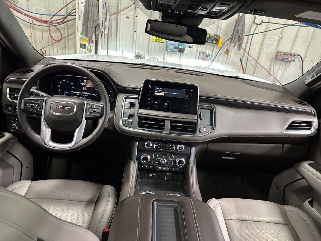 Used 2023 GMC Yukon SLT w/ SLT Premium Package AWD/4WD image 18