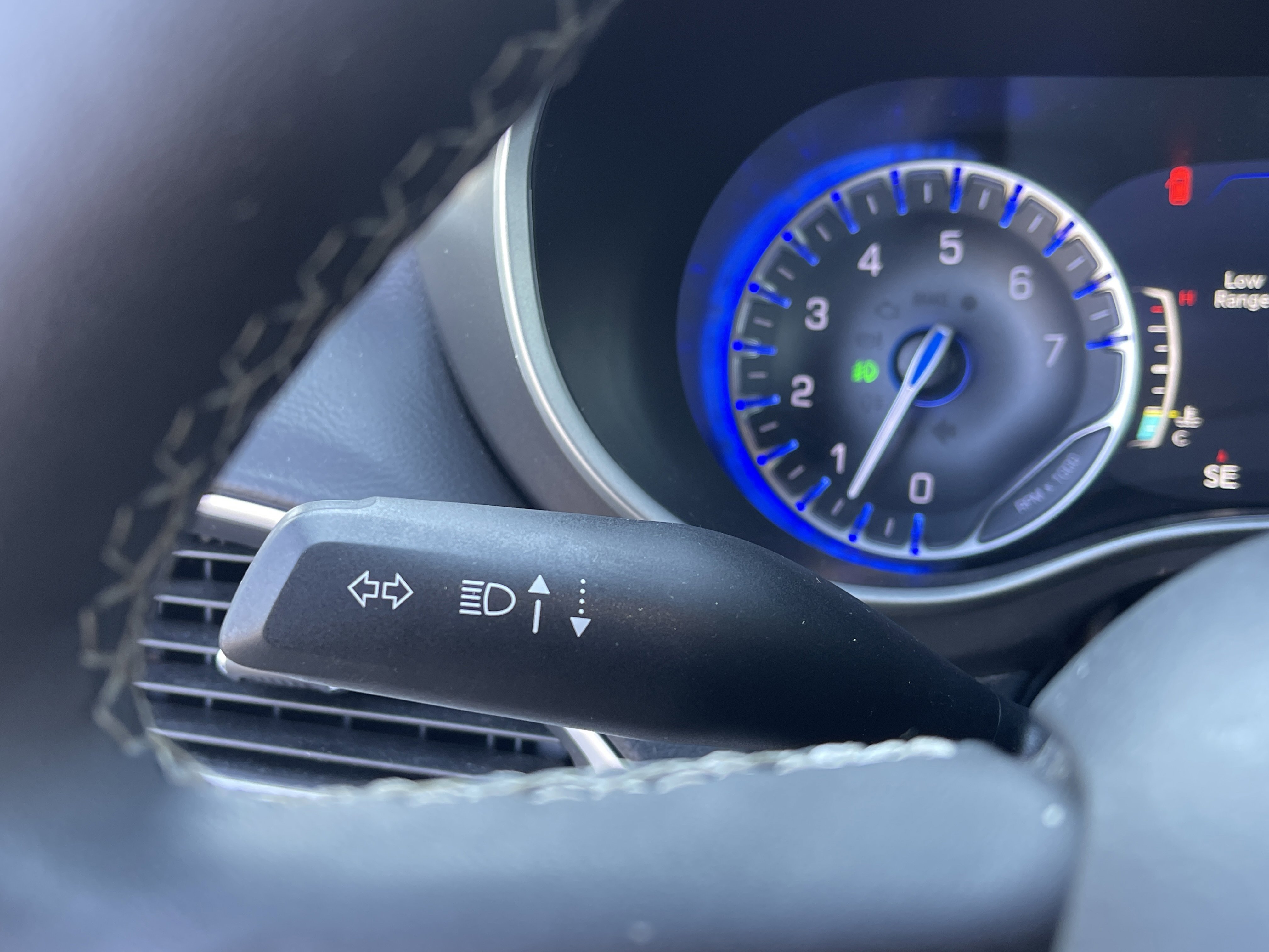 Used 2024 Chrysler Pacifica Touring-L image 21