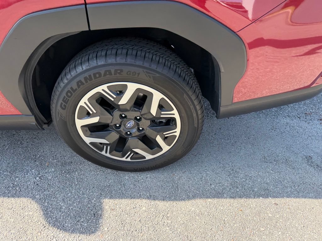 Used 2025 Subaru Forester AWD/4WD image 8