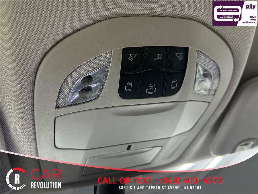 Used 2023 Chrysler Pacifica Touring-L FWD image 29