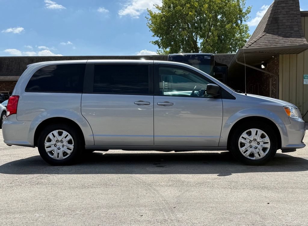 Used 2018 Dodge Grand Caravan SE w/ UConnect Hands-Free Group FWD image 6