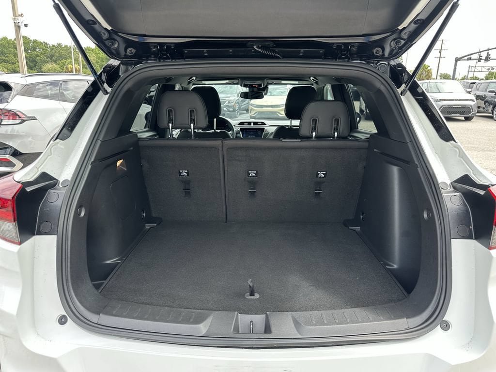 Used 2023 Chevrolet TrailBlazer RS w/ Convenience Package FWD image 12