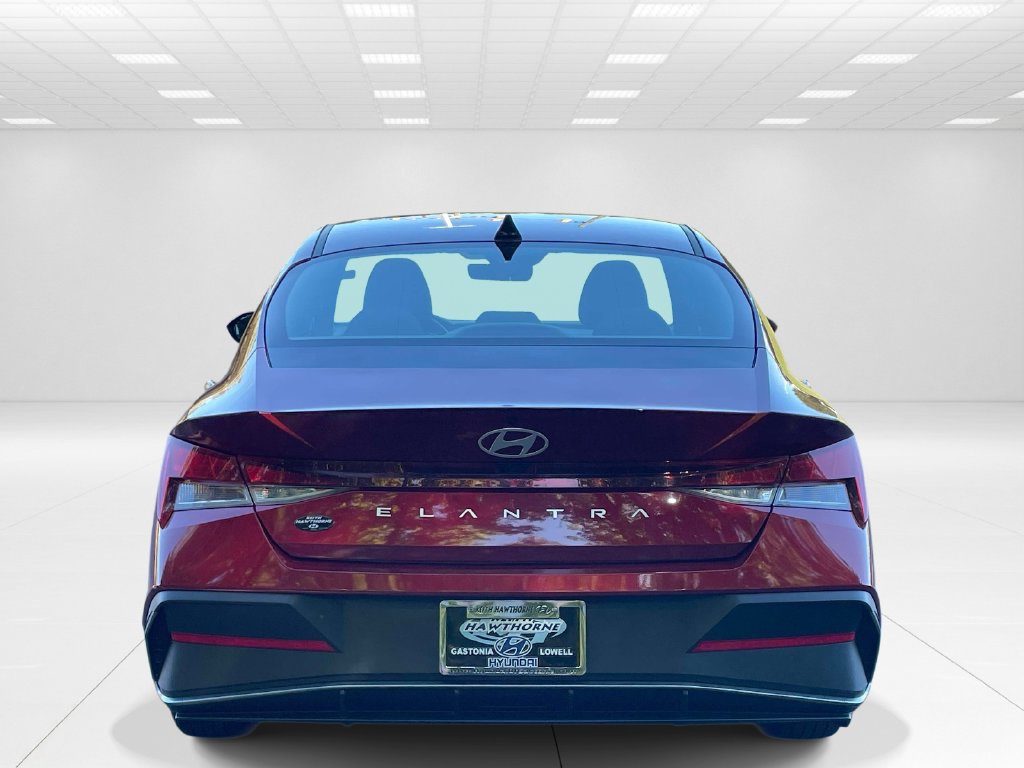 Certified 2024 Hyundai Elantra SEL FWD image 5