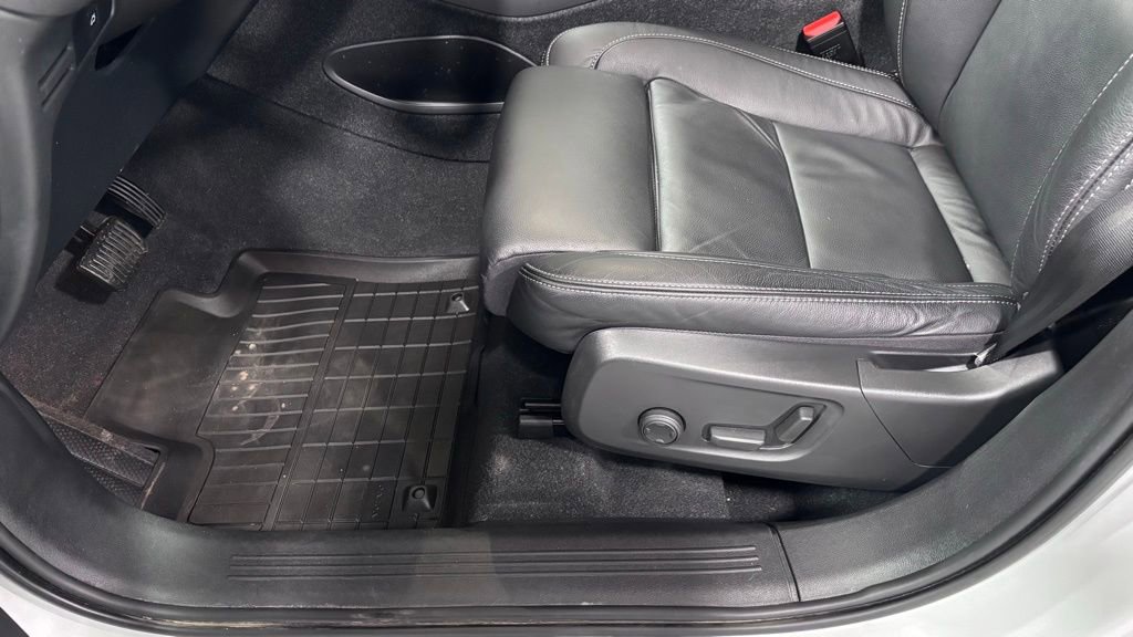Certified 2023 Volvo XC40 B5 Plus w/ Protection Package Premier image 14