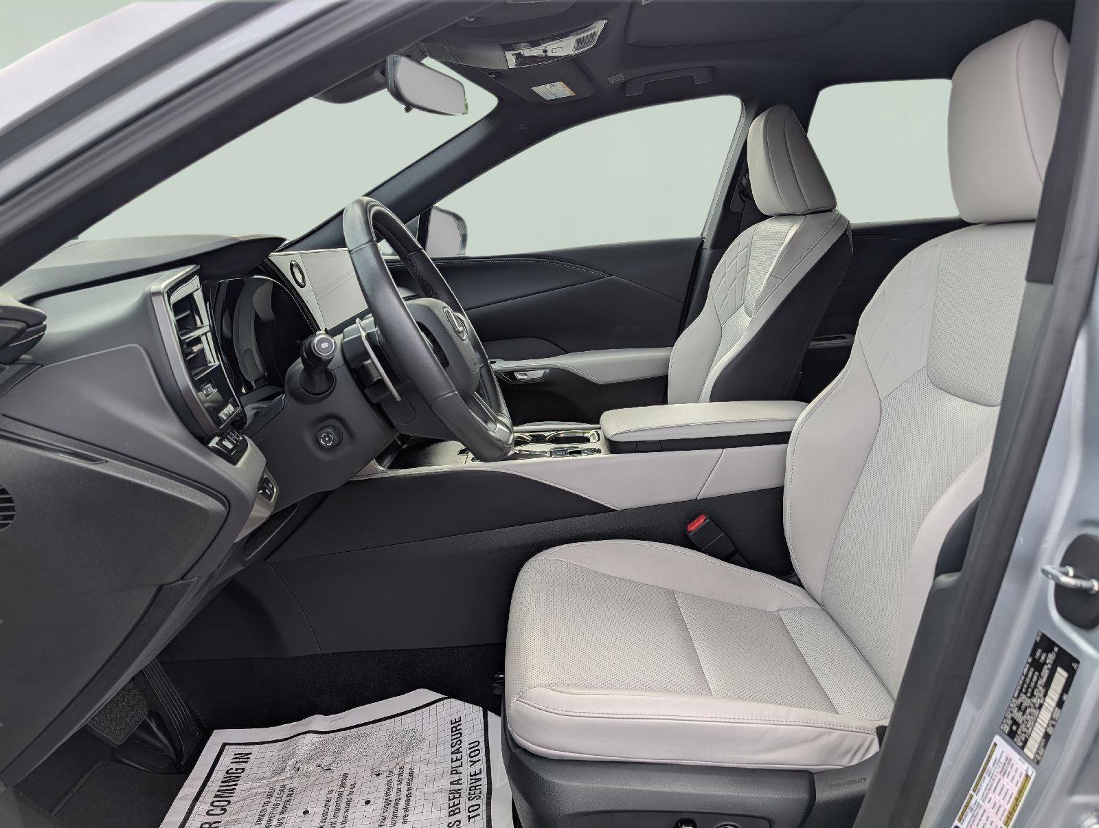 Used 2023 Lexus RX 350h w/ Cold Area Package AWD/4WD image 9