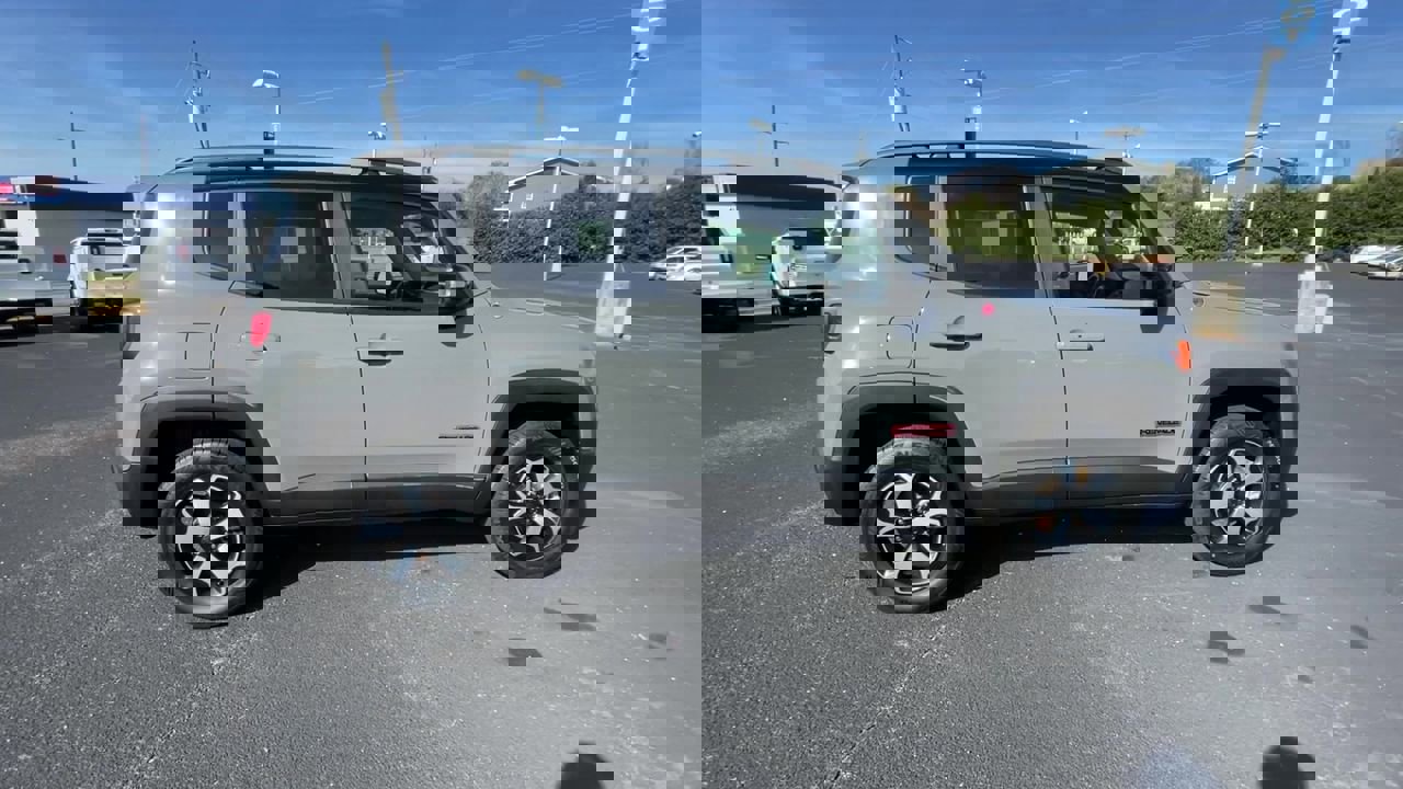 Used 2022 Jeep Renegade Trailhawk image 9