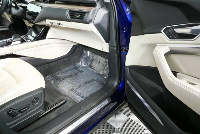 Certified 2023 Audi e-tron Premium Plus w/ Premium Plus Package AWD/4WD image 27