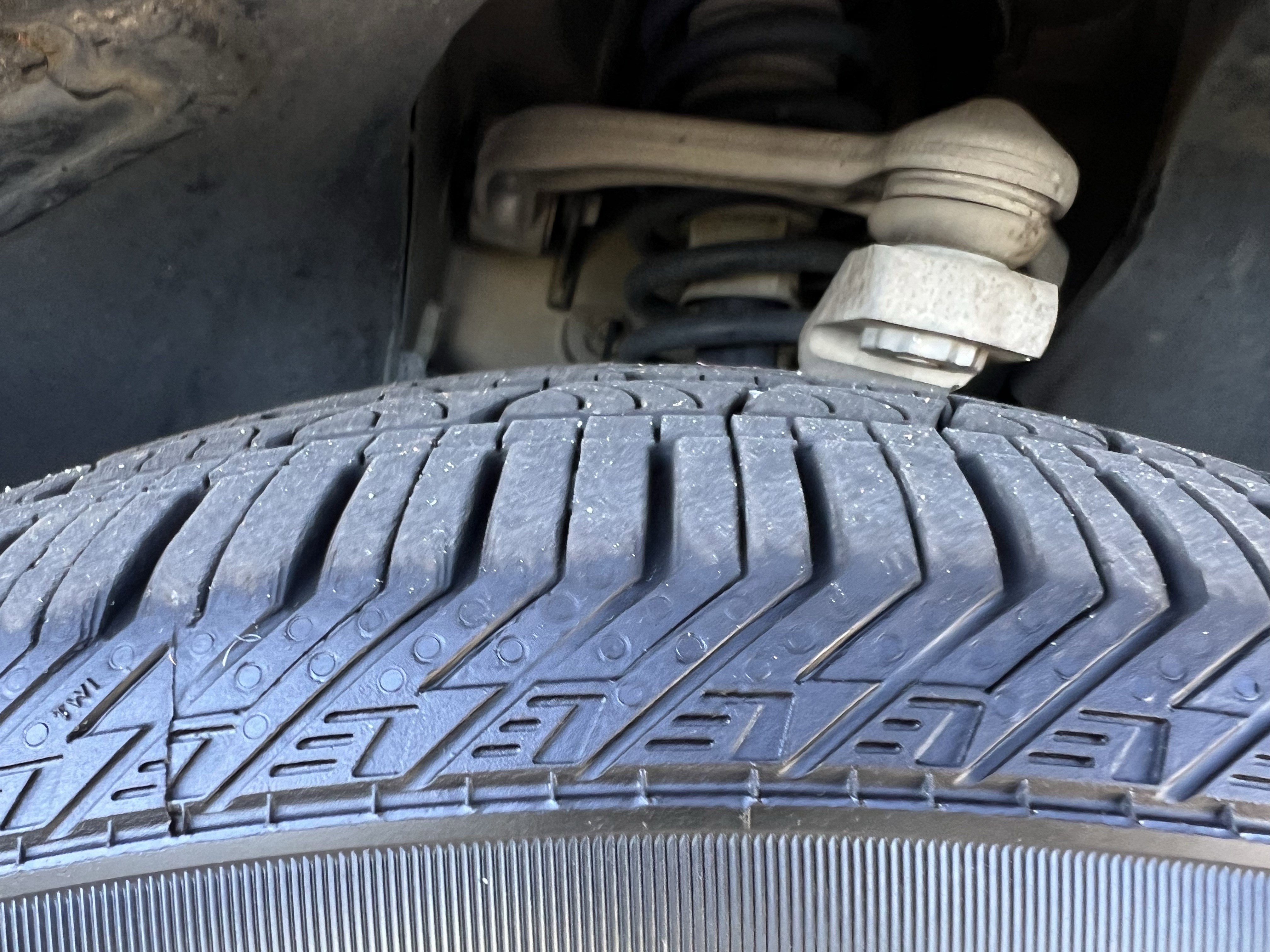 Certified 2019 Mercedes-Benz GLC 300 4MATIC w/ Driver Assistance Package image 12