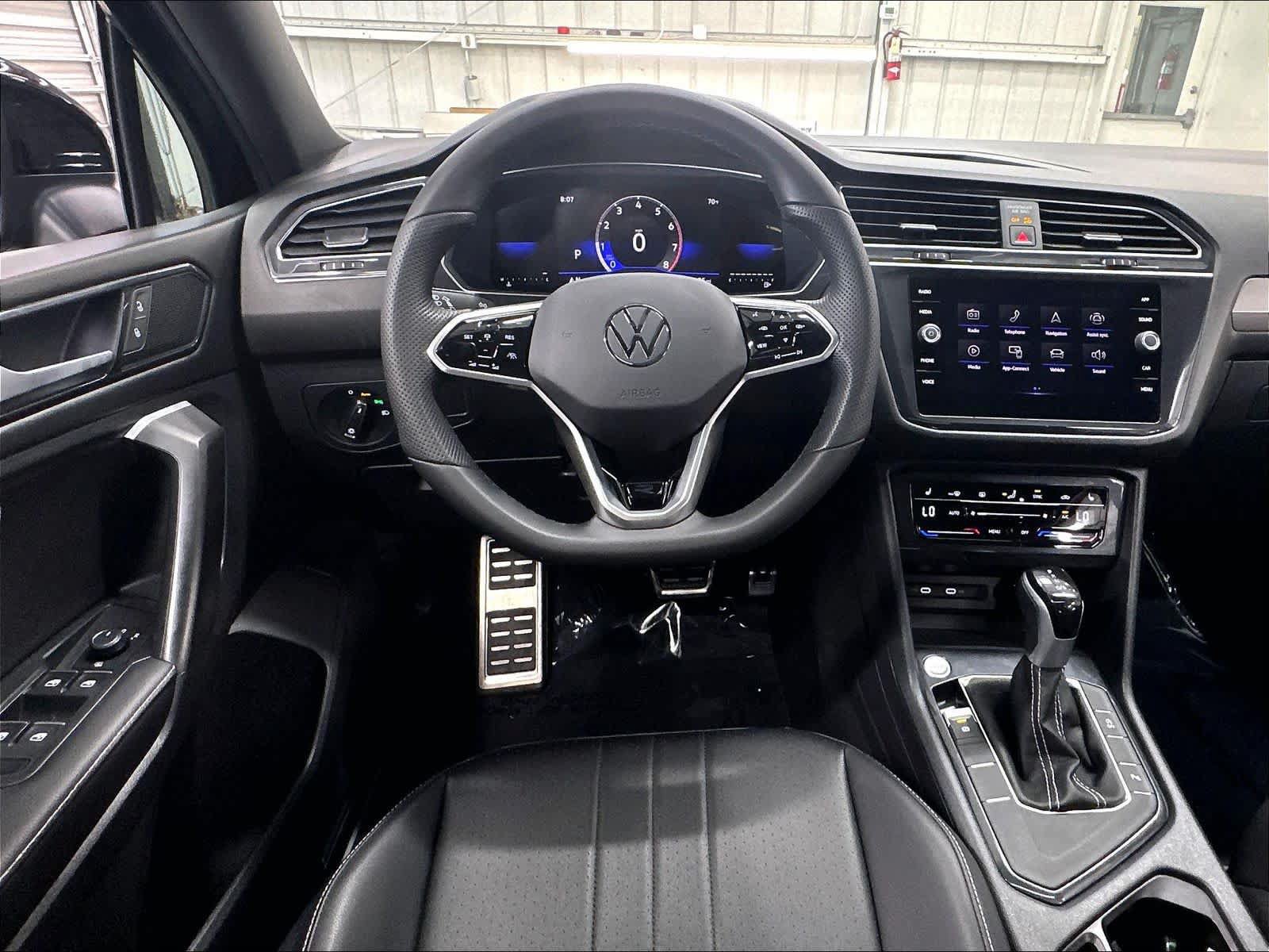 Used 2023 Volkswagen Tiguan SE R-Line FWD image 11