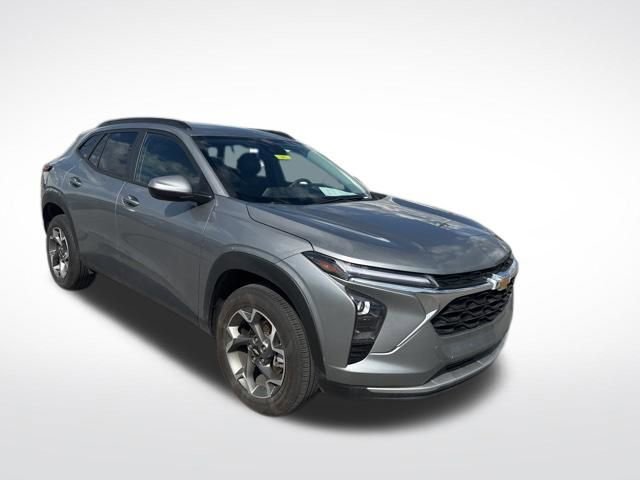 Used 2025 Chevrolet Trax LT image 7