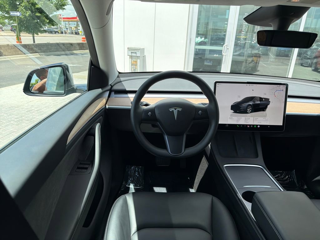 Used 2024 Tesla Model Y Long Range AWD/4WD image 13