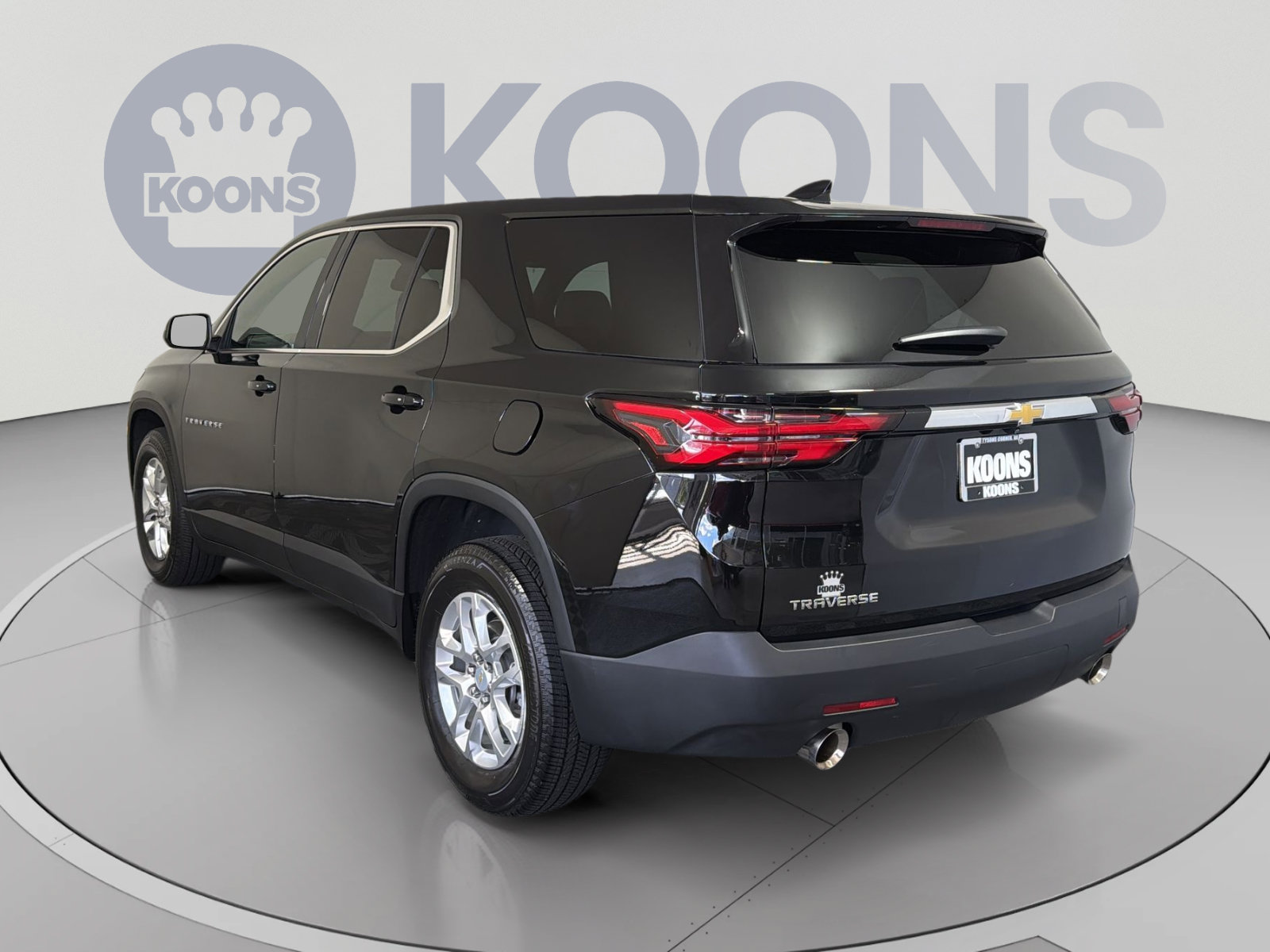 Used 2023 Chevrolet Traverse LS FWD image 4