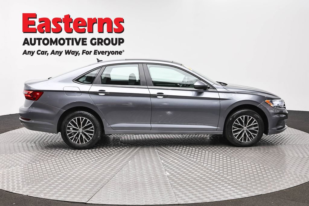 Used 2020 Volkswagen Jetta SE w/ SE Cold Weather Package image 4