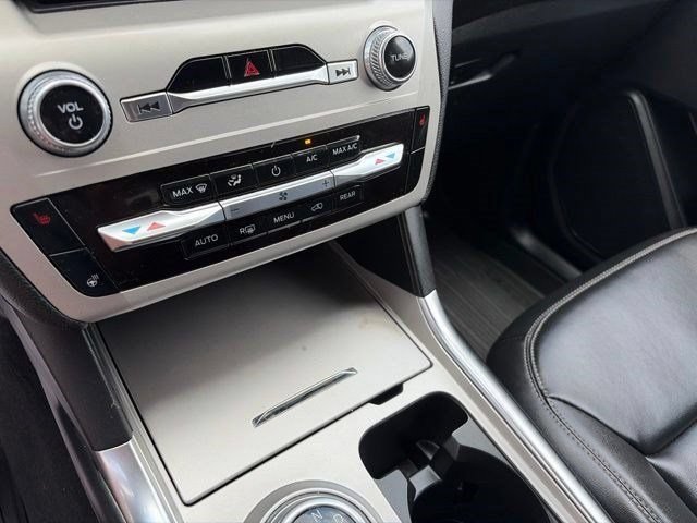 Used 2022 Ford Explorer XLT w/ Equipment Group 202A AWD/4WD image 25