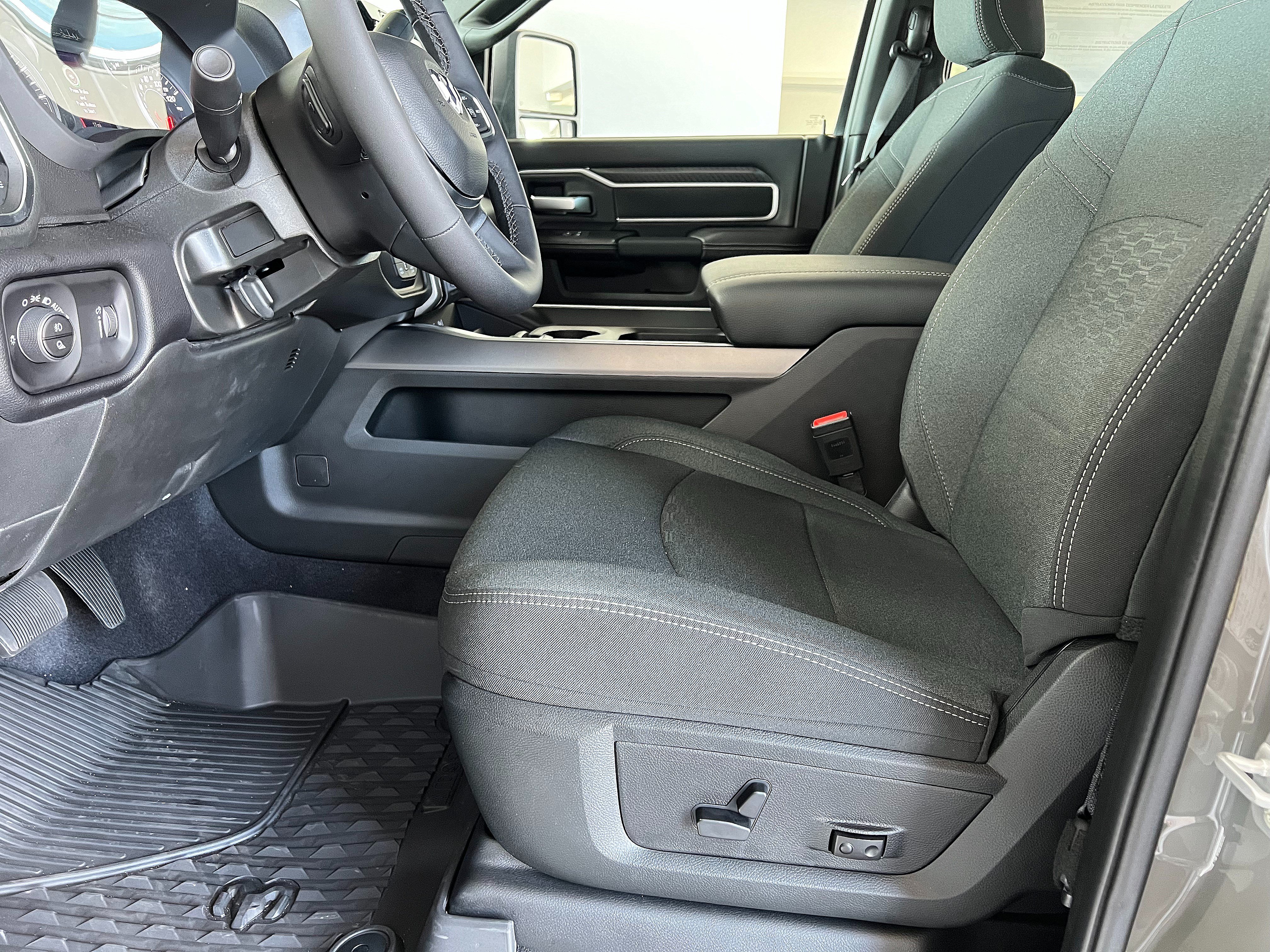 New 2026 RAM 2500 Big Horn AWD/4WD image 9