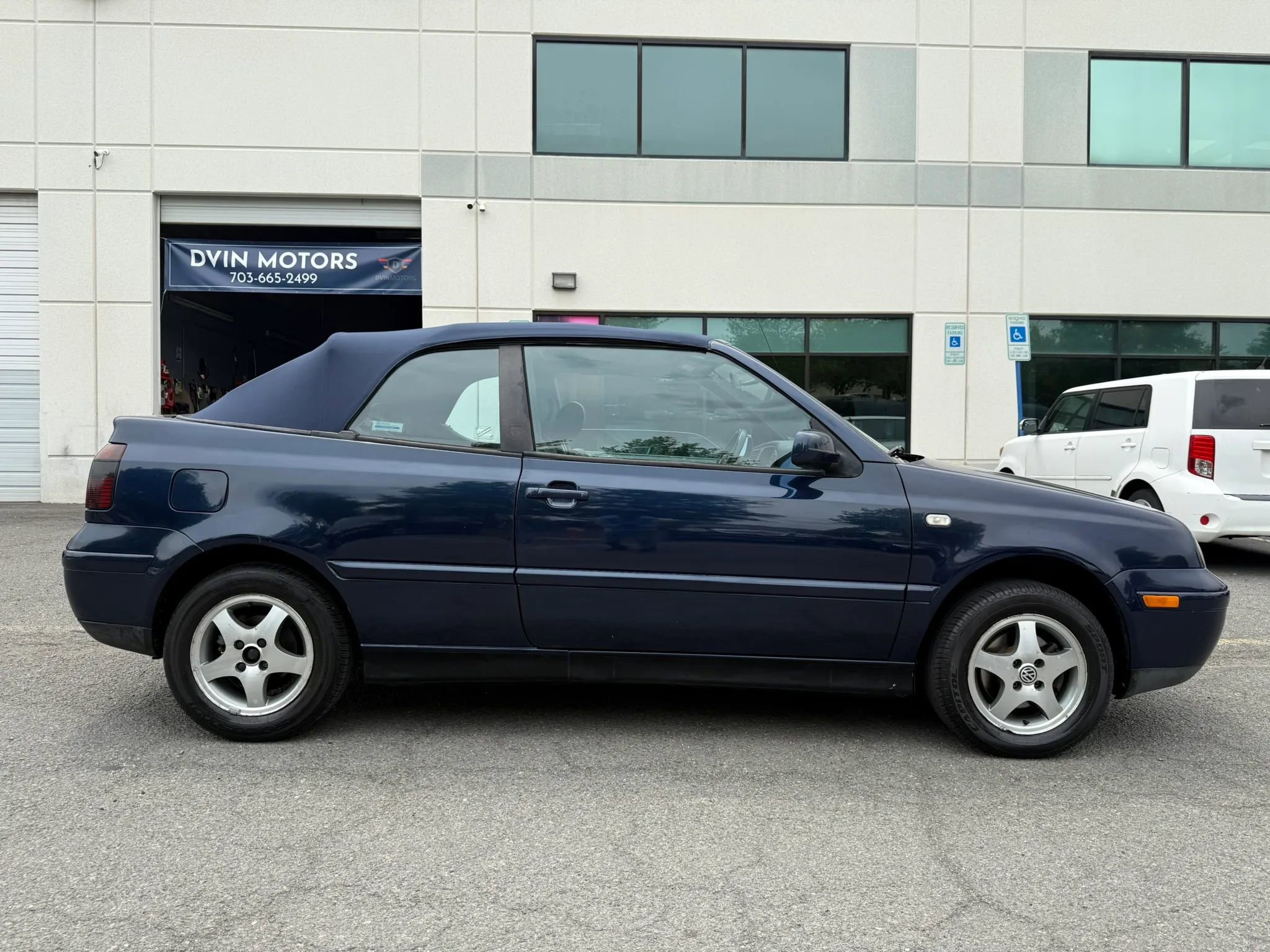 Used 2000 Volkswagen Cabrio GLS FWD image 3