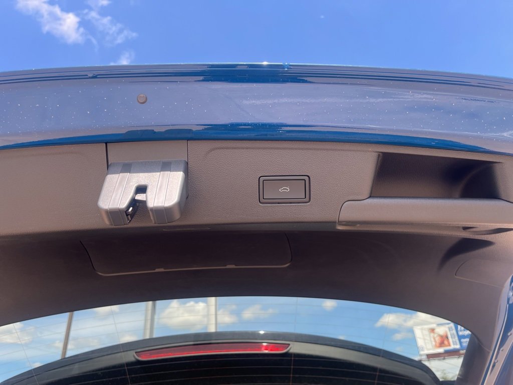 New 2025 Volkswagen Atlas Cross Sport SE image 18