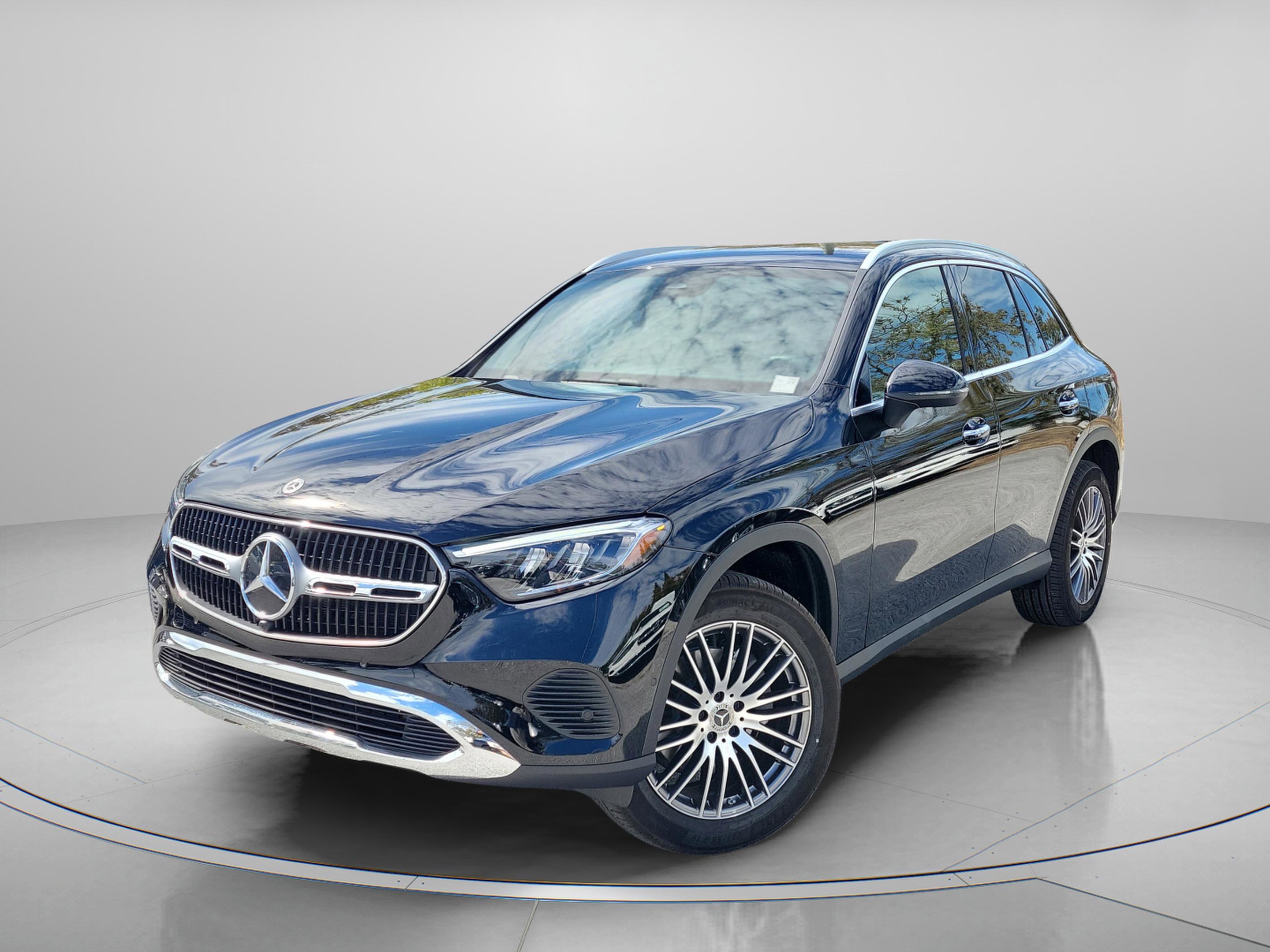 Used 2026 Mercedes-Benz GLC 300 image 2