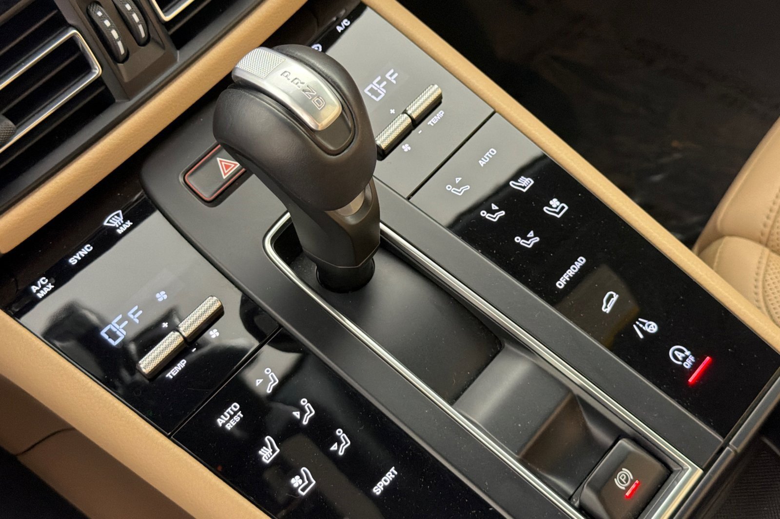Used 2023 Porsche Macan AWD/4WD image 21