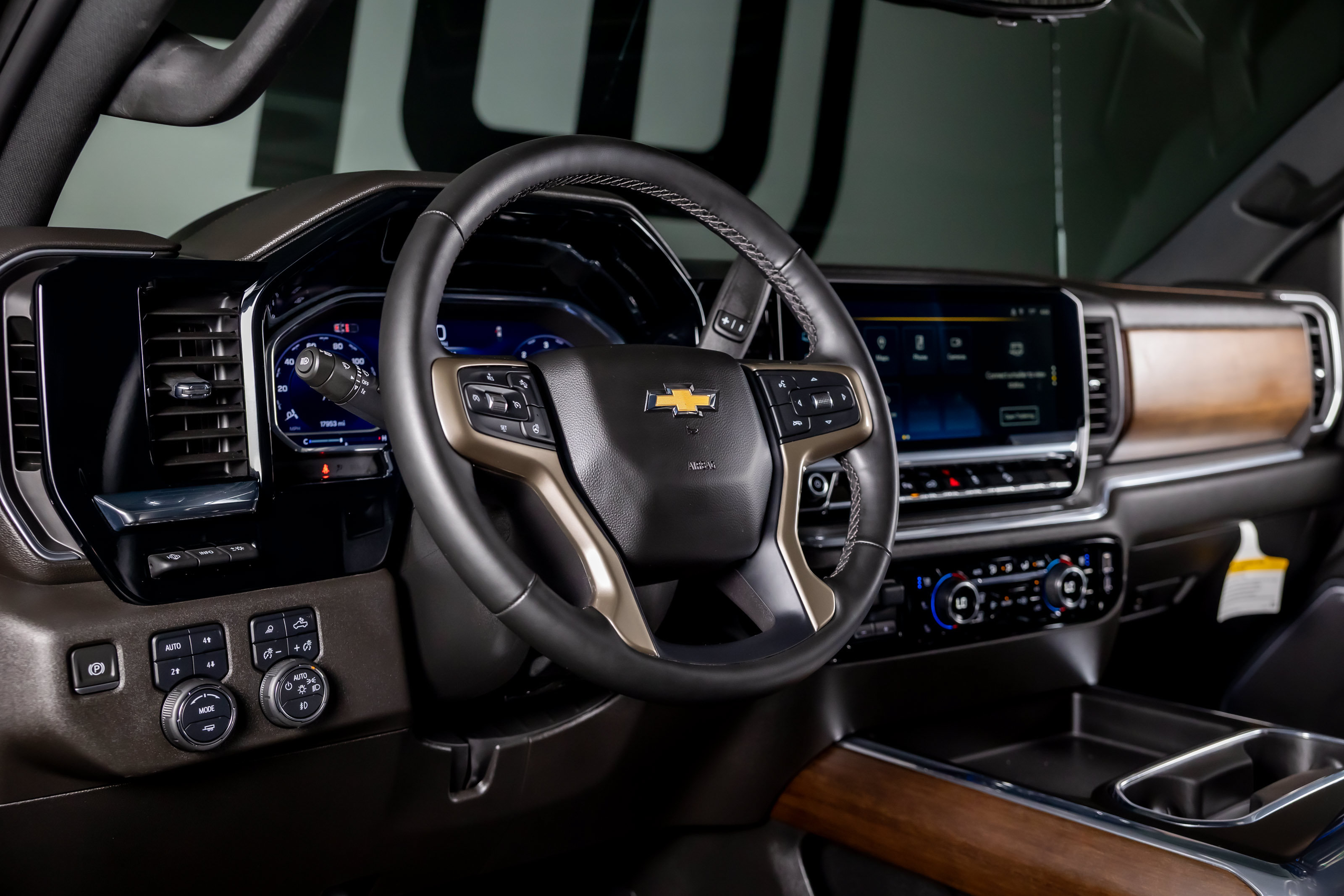 Used 2024 Chevrolet Silverado 2500 High Country w/ High Country Premium Package AWD/4WD image 20