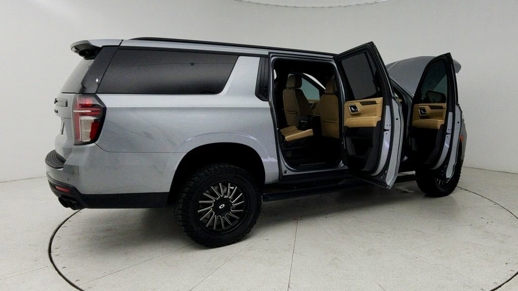 Used 2023 Chevrolet Suburban Premier image 13