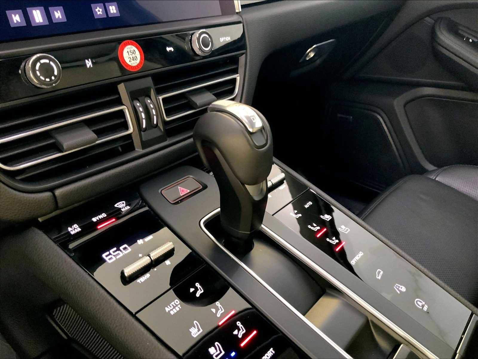 Used 2025 Porsche Macan image 17