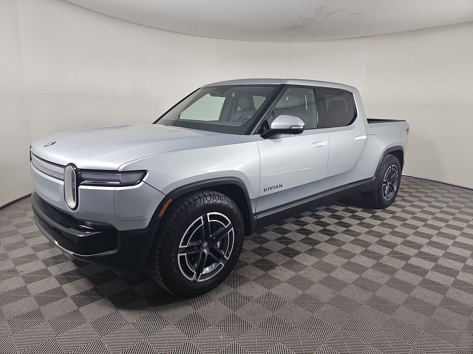 Used 2025 Rivian R1T Adventure