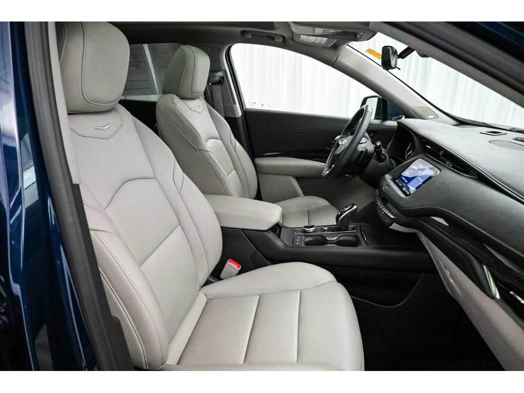 Certified 2022 Cadillac XT4 Premium Luxury w/ Enhanced Visibility Package AWD/4WD image 18