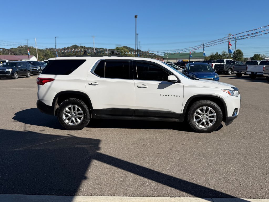 Used 2020 Chevrolet Traverse LT w/ LPO, 'HIT The Road' Package AWD/4WD image 27