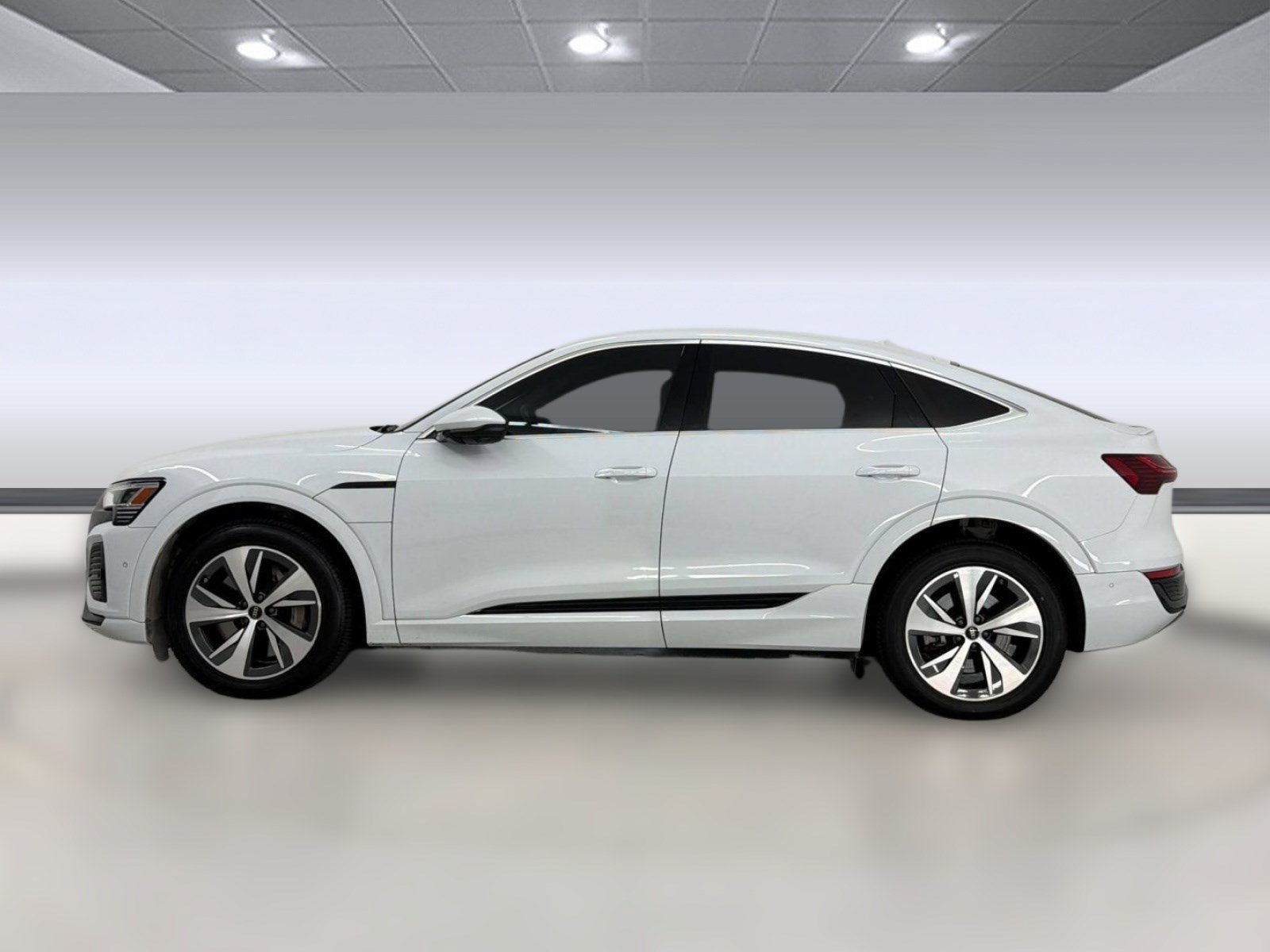 Used 2024 Audi Q8 e-tron Premium Plus w/ Premium Plus Package AWD/4WD image 2