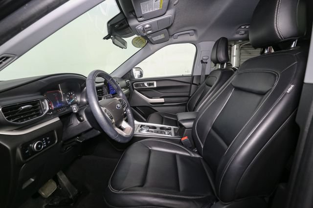 Used 2023 Ford Explorer XLT w/ Equipment Group 202A AWD/4WD image 40