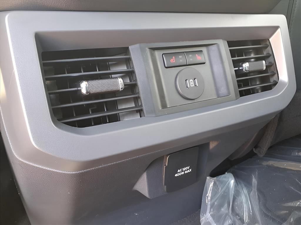 New 2026 Ford F250 Lariat w/ Black Appearance Package image 27