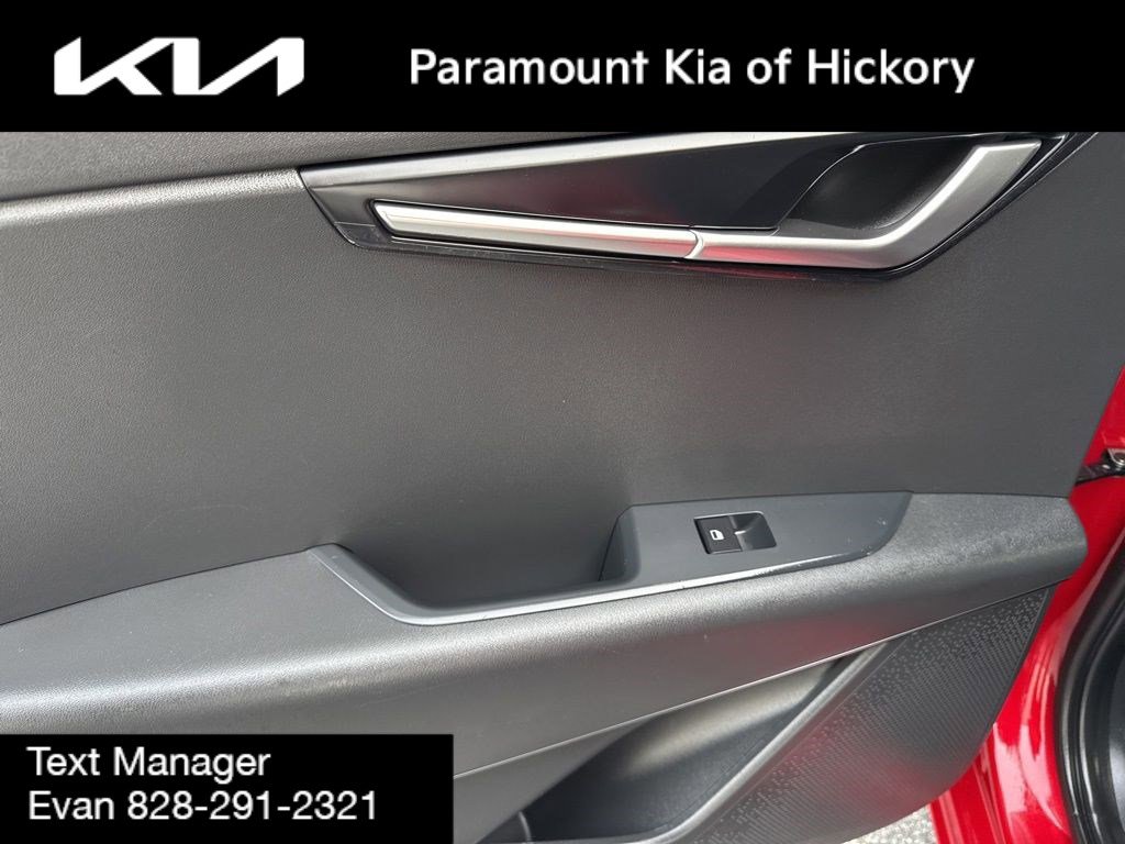 Used 2023 Kia Niro LX image 12