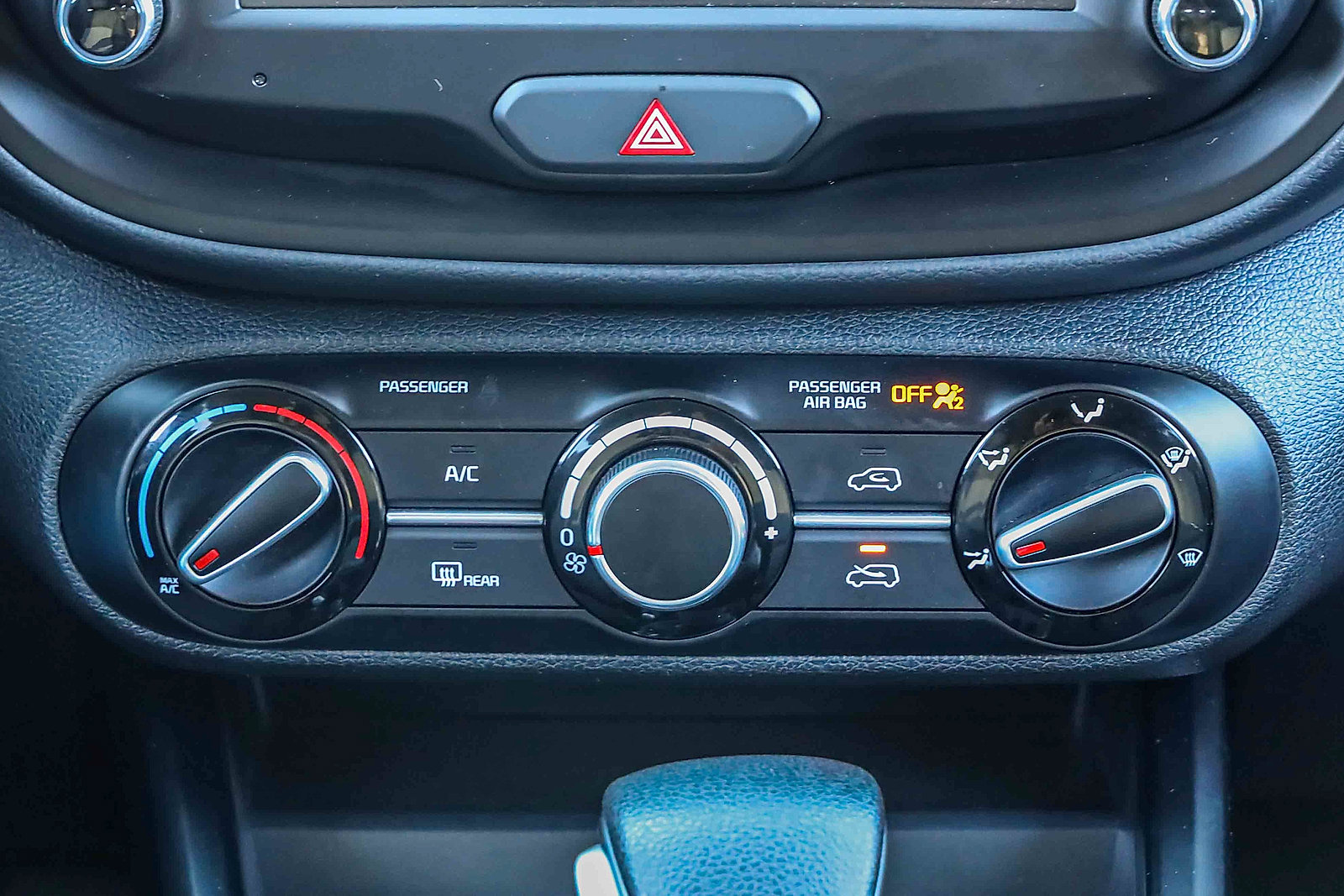 Certified 2025 Kia Soul LX w/ LX Technology Package FWD image 12