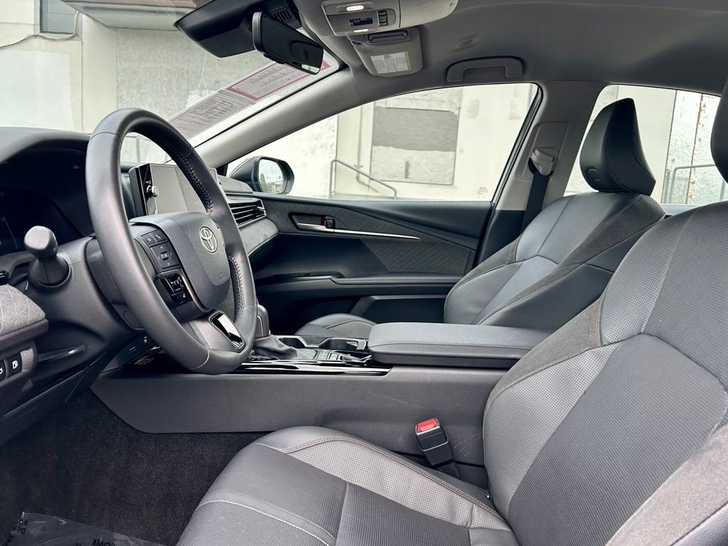 Used 2025 Toyota Camry XLE FWD image 10