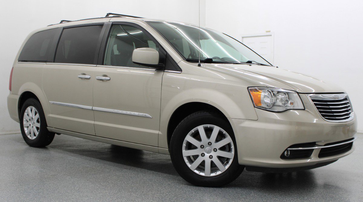 Used 2016 Chrysler Town & Country Touring w/ Driver Convenience Group FWD image 1