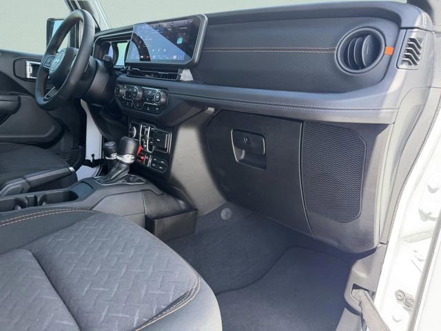 Used 2025 Jeep Gladiator Mojave w/ Convenience Group image 14