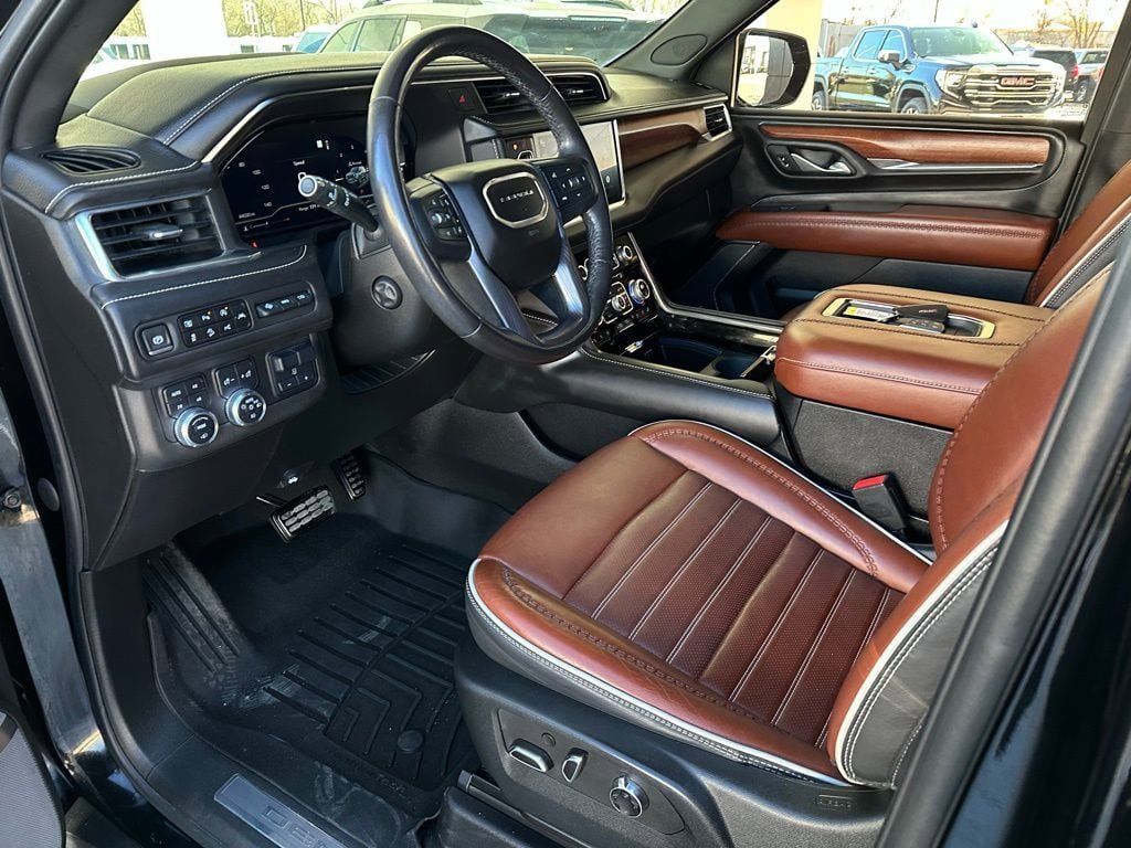 Used 2023 GMC Yukon Denali Ultimate image 11