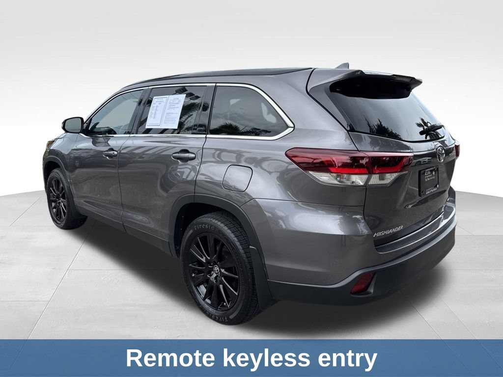 Used 2019 Toyota Highlander SE AWD/4WD image 3