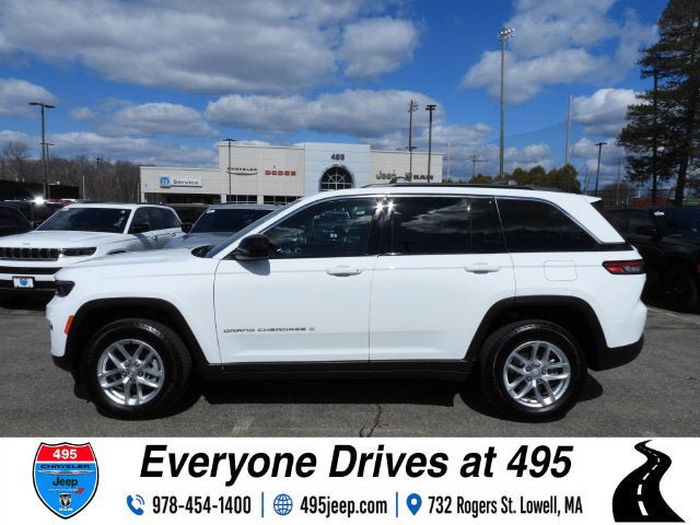 Used 2025 Jeep Grand Cherokee Laredo X AWD/4WD image 2