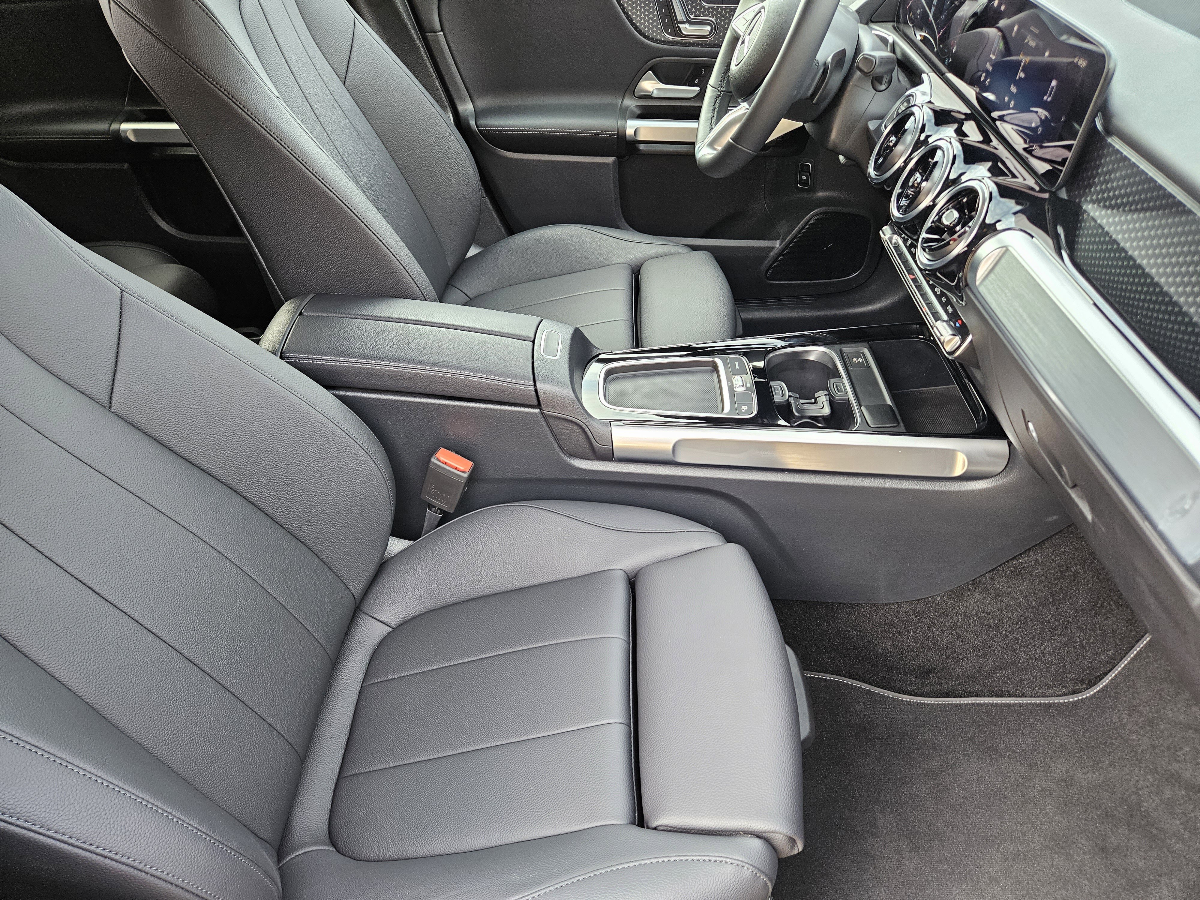 Certified 2026 Mercedes-Benz GLB 250 image 9