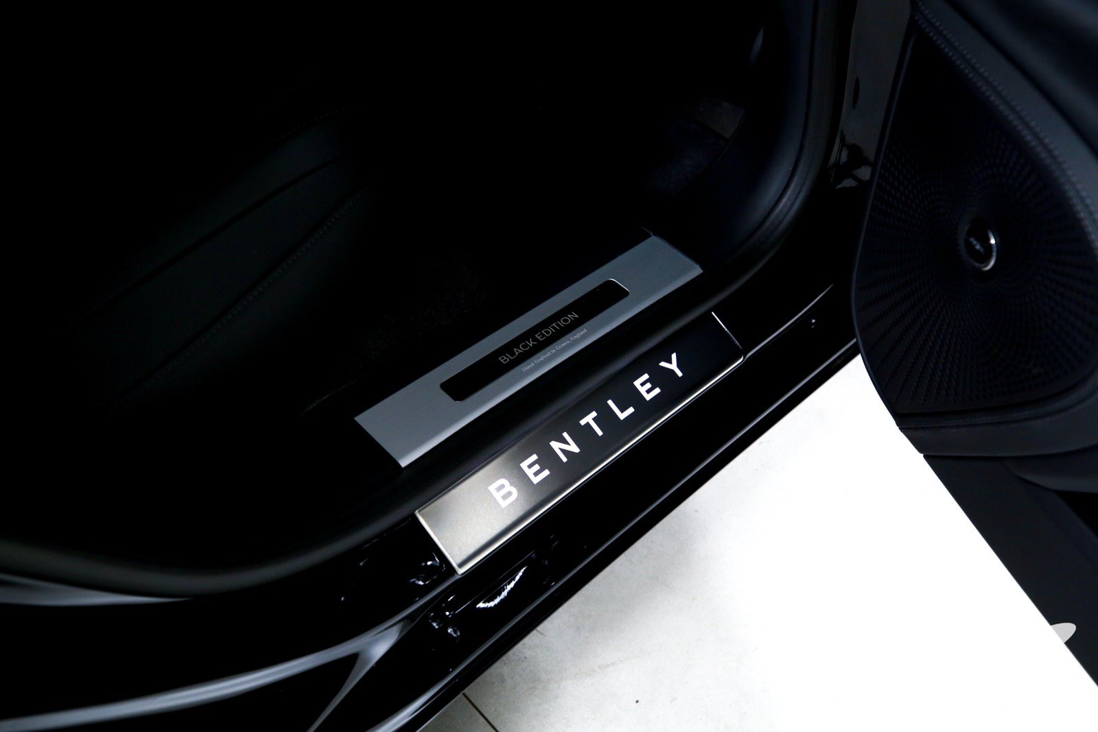 Used 2025 Bentley Flying Spur Plug-In Hybrid AWD/4WD image 25