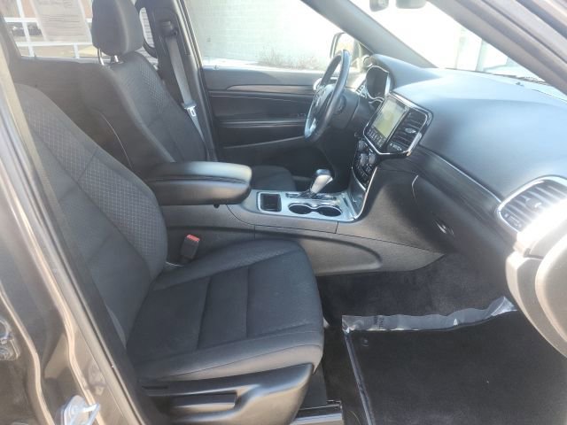 Used 2019 Jeep Grand Cherokee Laredo w/ Security & Convenience Group AWD/4WD image 11