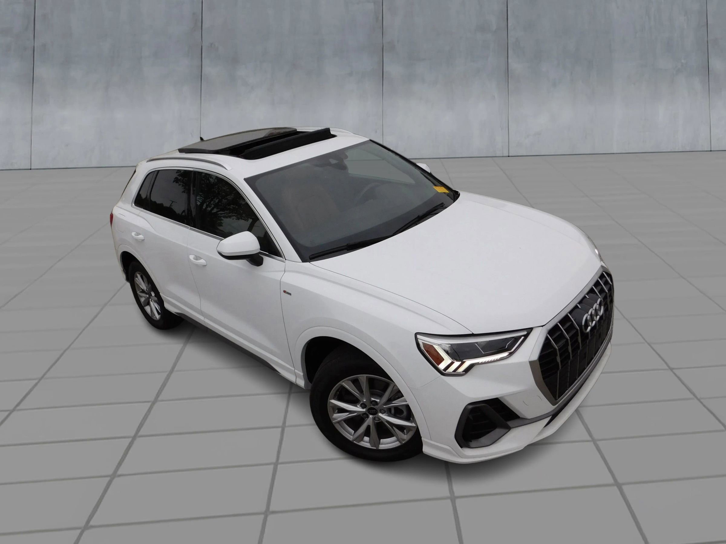 Used 2024 Audi Q3 2.0T Premium AWD/4WD image 2