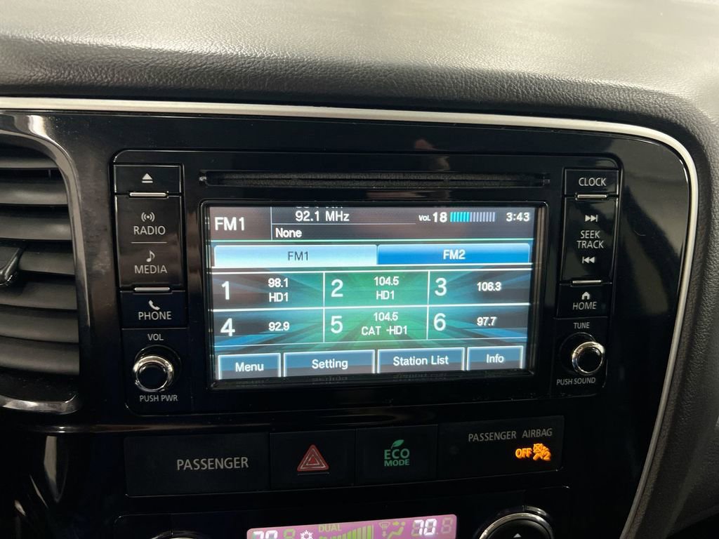 Used 2016 Mitsubishi Outlander SE image 14