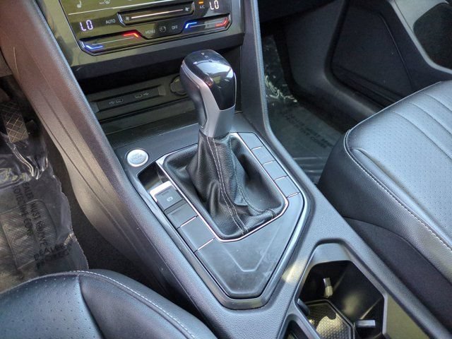Used 2022 Volkswagen Tiguan SE w/ Panoramic Sunroof Package FWD image 22